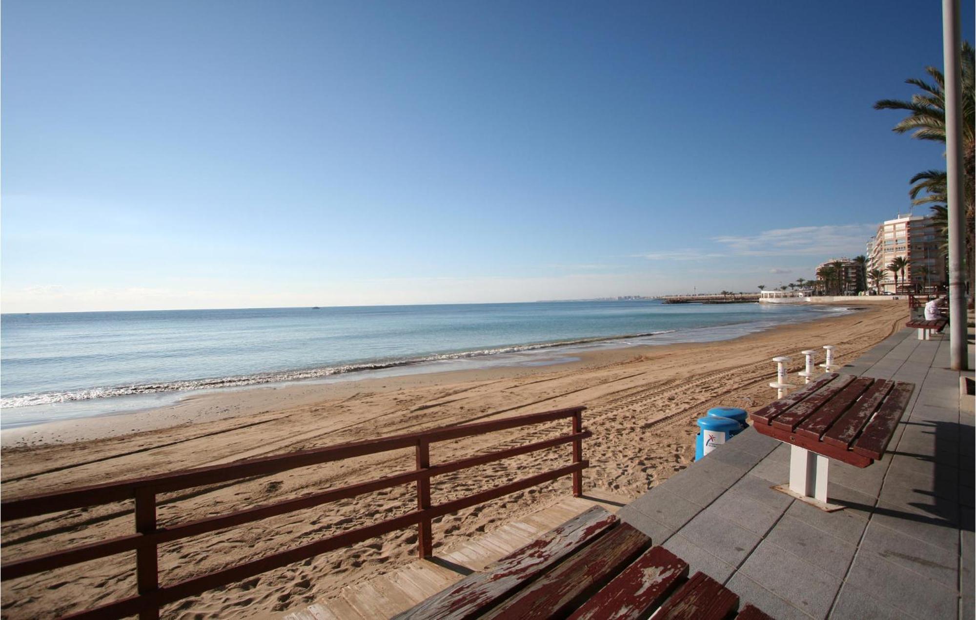 Cozy Apartment In Torrevieja With Kitchen Exterior foto